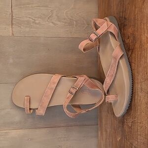 Chaco Sandals Women's sz 9 Tulip Brown Leather Ankle Strap Sandal